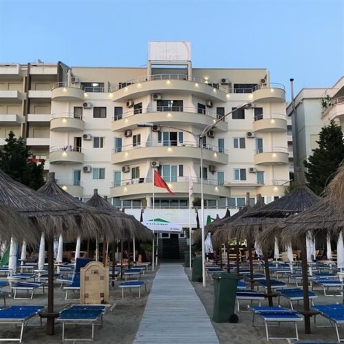 Лято в Дуръс: Твоят морски пристан в Албания 🌊☀️