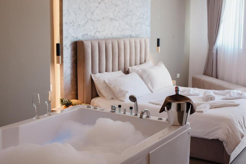 Лято в Дуръс: Твоят морски пристан в Албания 🌊☀️ - Image 3