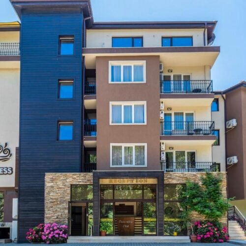 Златна възраст 55+ и приятели: Слънчеви дни и морско спокойствие в Китен