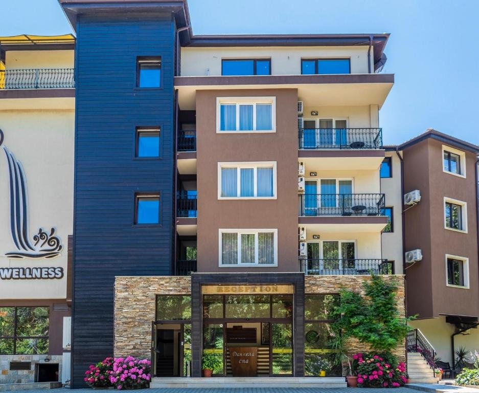 Златна възраст 55+ и приятели: Слънчеви дни и морско спокойствие в Китен